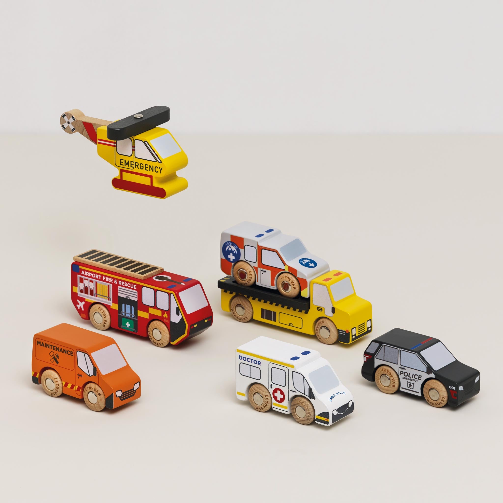 TV446-emergancy-helicopter-and-rescure-cars-with-wooden-wheels