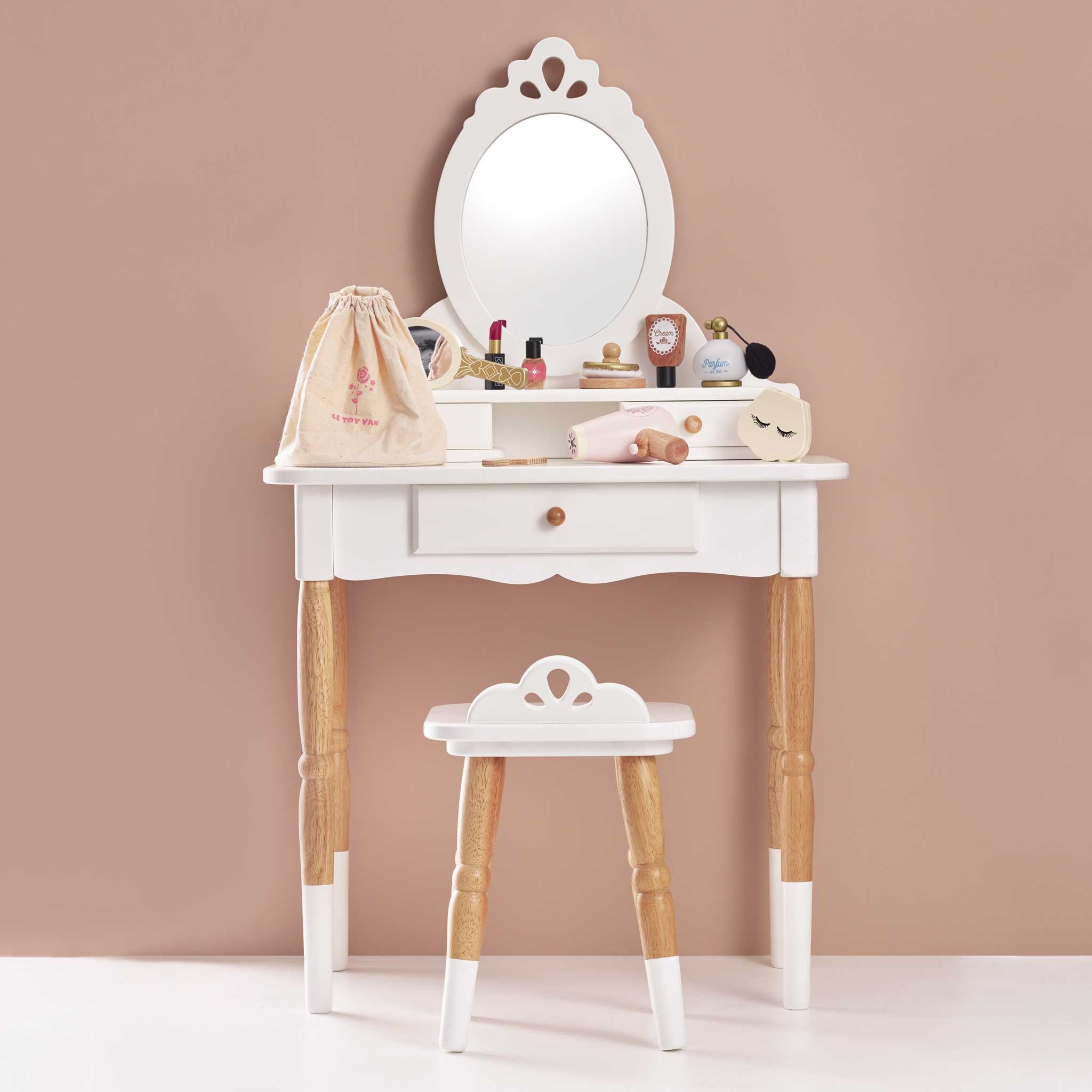 TV607-vanity-pamper-table-with-beauty-bag-and-stool-3