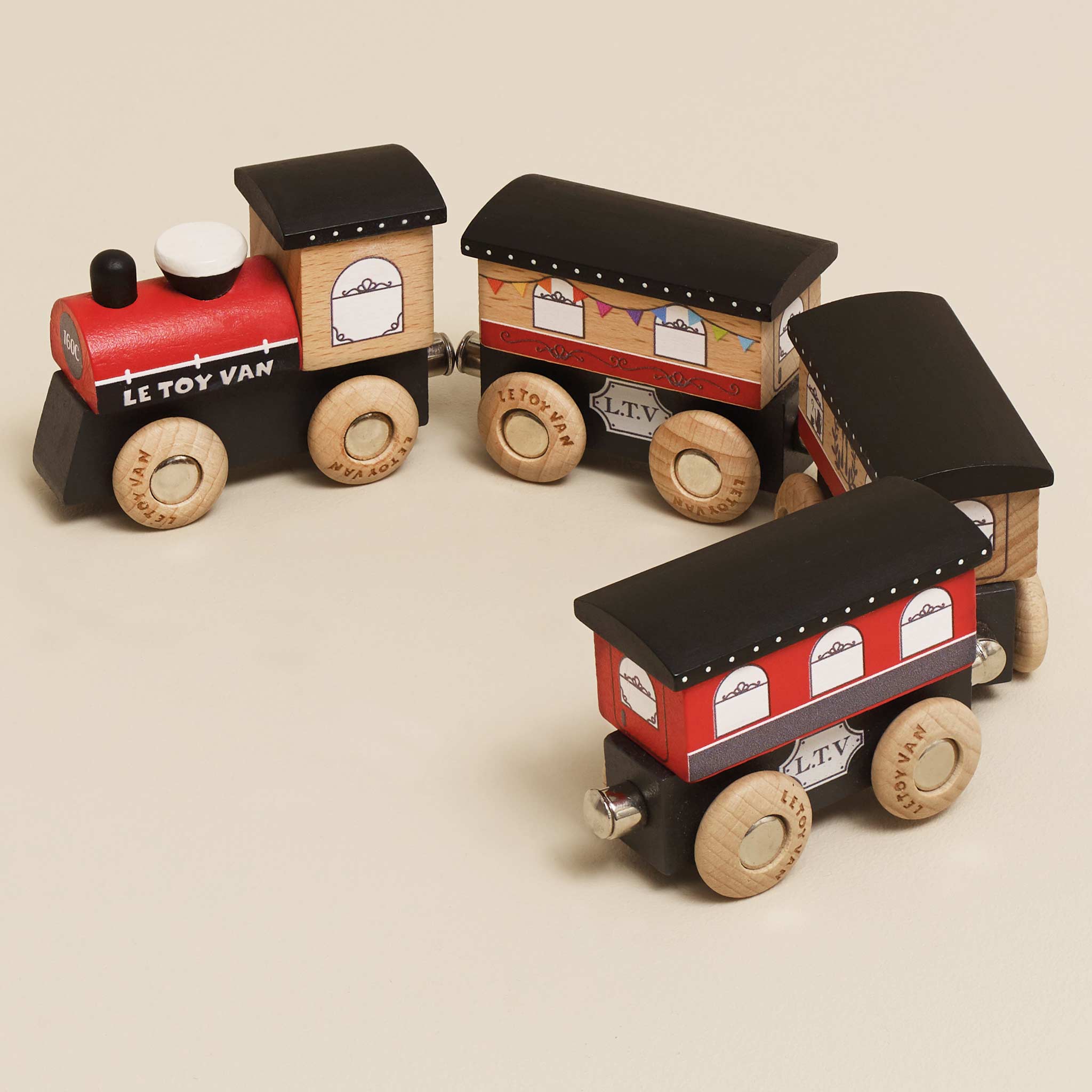 Royal Express Train & Carriages | Kids Railway Set | Le Toy Van