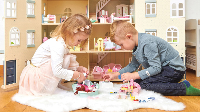 Top Tips On How To Engage Your Child In Creative & Imaginative Play