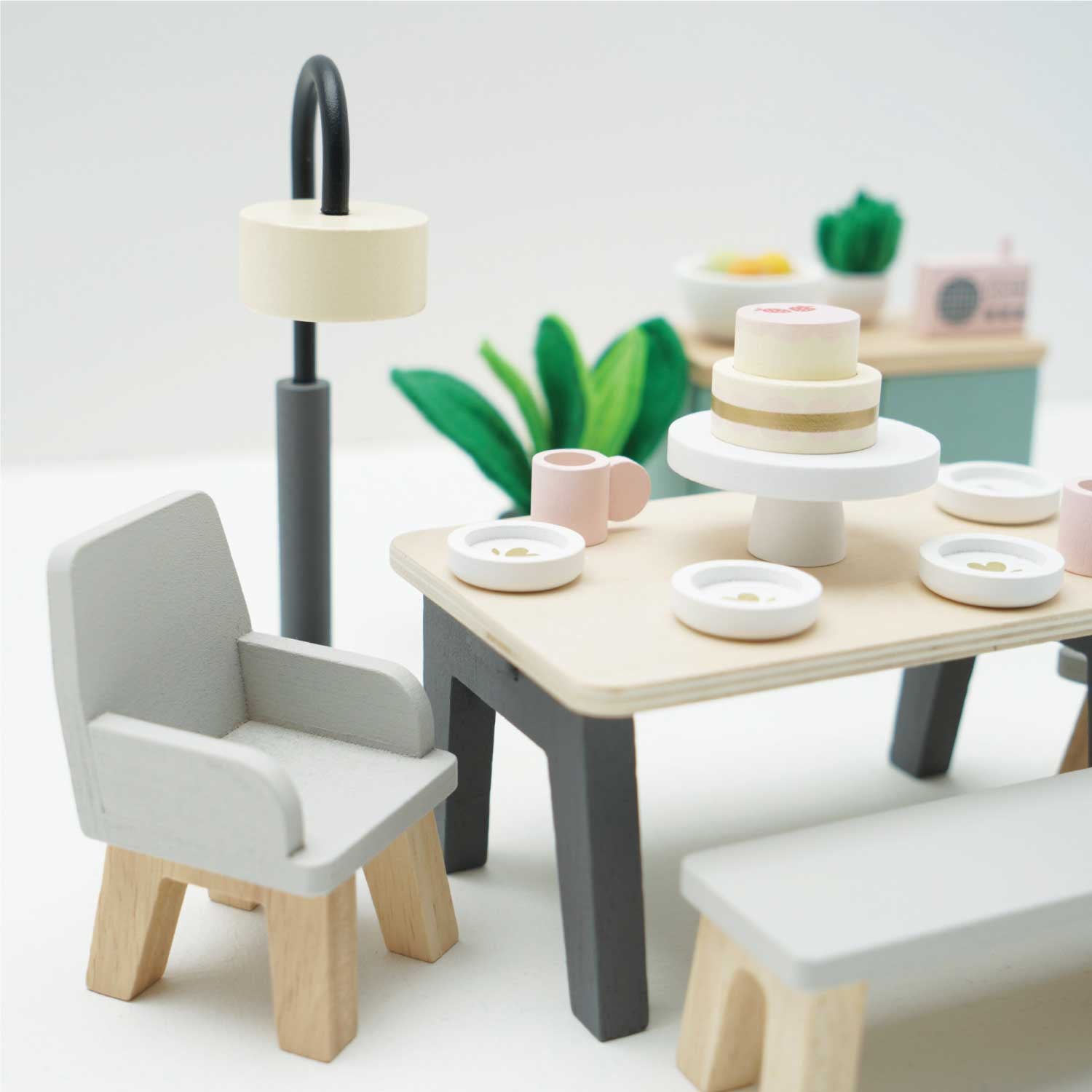 Dolls house dining table and chairs online