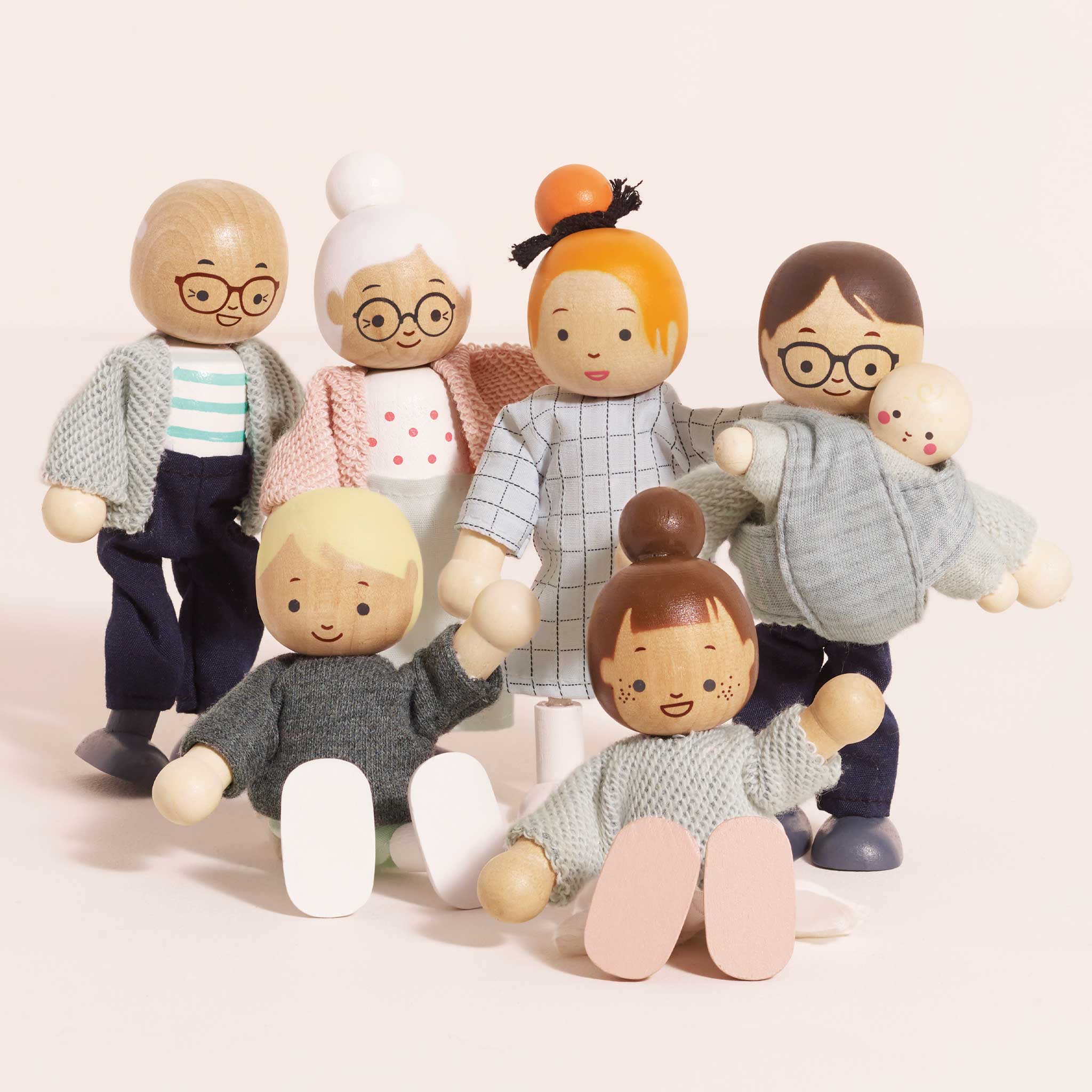 P053-doll-mini-figure-family-play-set-with-background