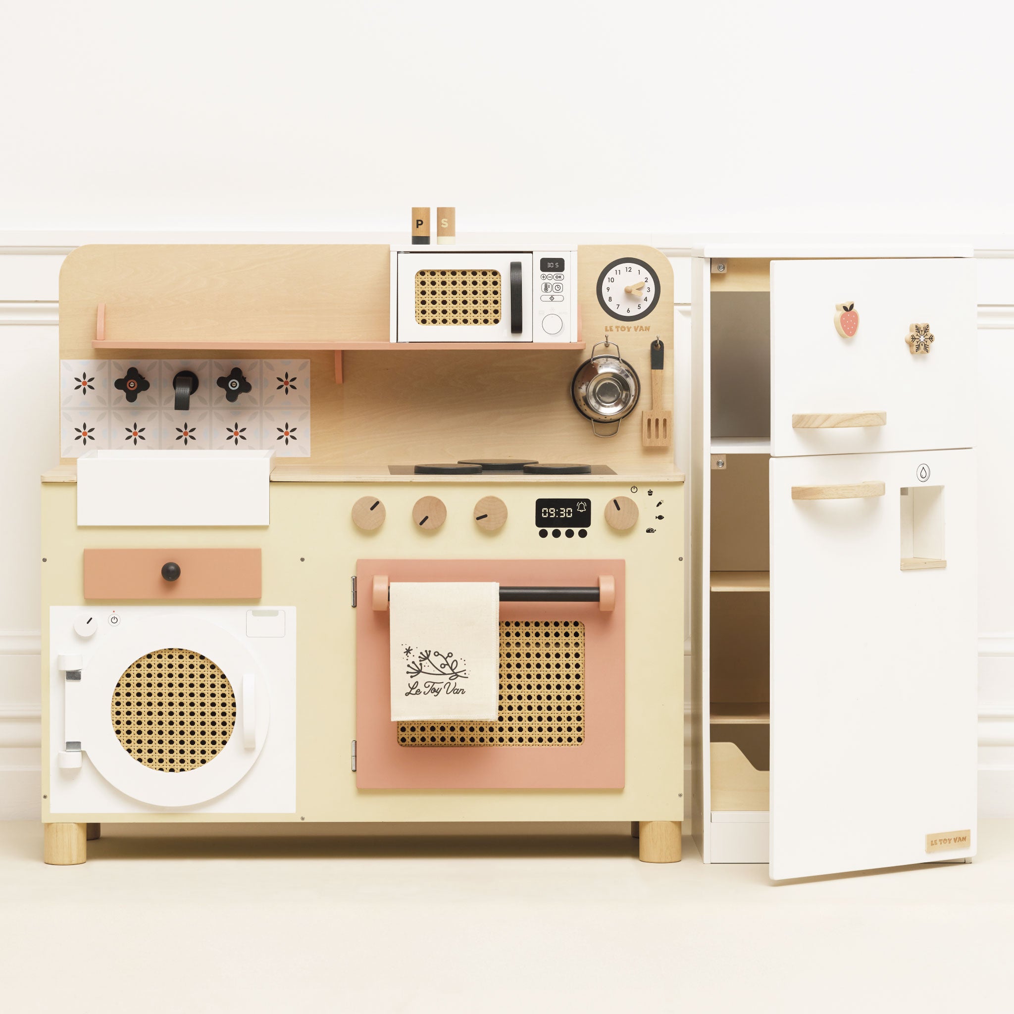 Rattan Kitchen Play Set