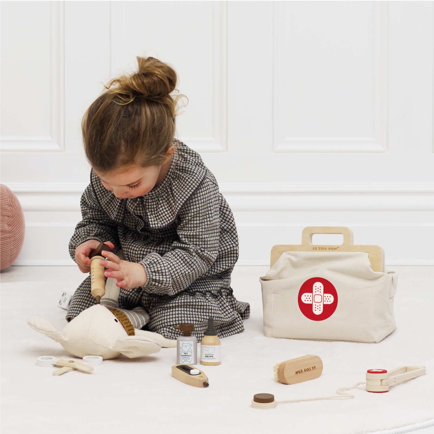 TV349-animal-vet-medical-bag-case-set-wooden-roleplay-pretend-vintage-toy-kids-boy-girl-wood-deluxe-gift-_6
